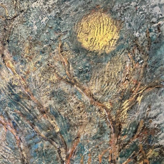 les cheveux de la lune ondulent au vent